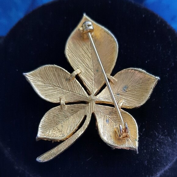 Vintage Leaf Brooch Gold-tone - Picture 2 of 2